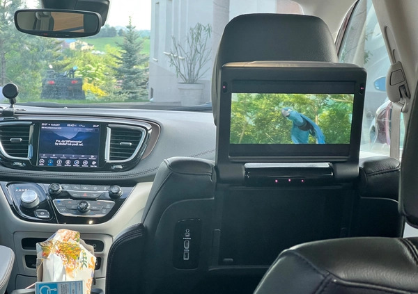 Chrysler Pacifica cena 129700 przebieg: 35800, rok produkcji 2019 z Kuźnia Raciborska małe 497